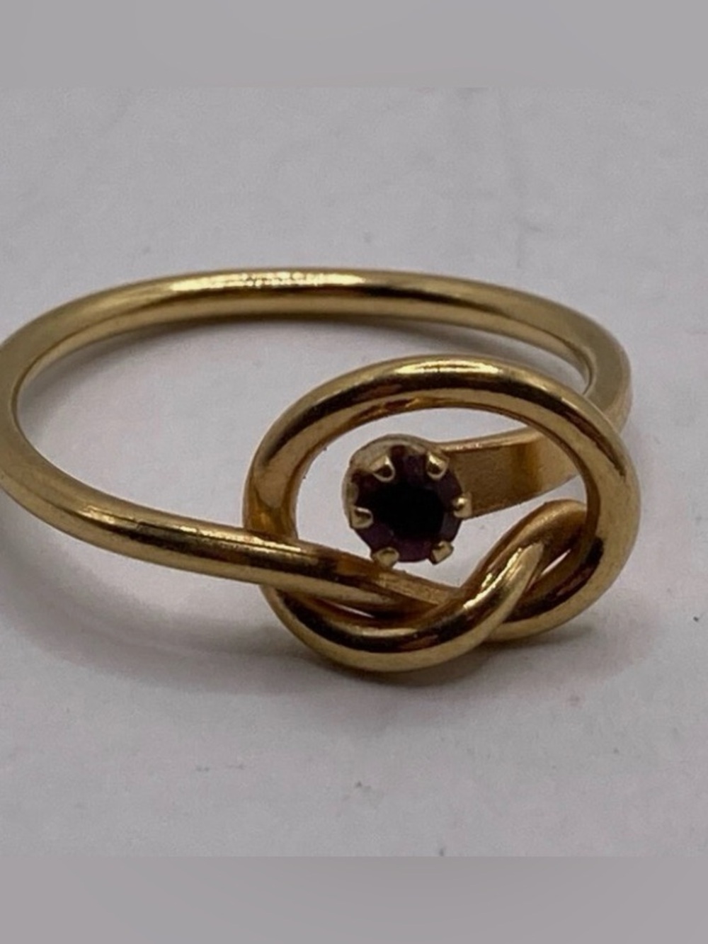 Avon Gold-Tone Knot Ring with Deep Red Stone